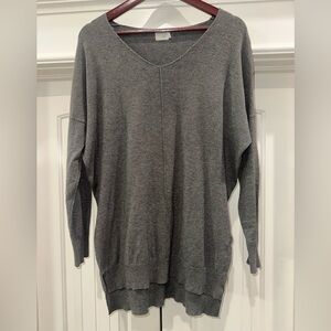 Dreamers by Debut Longline V-Neck Sweater | Gray | M/L